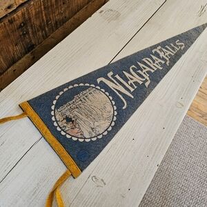 Vintage '60s "Niagara Falls" felt pennant